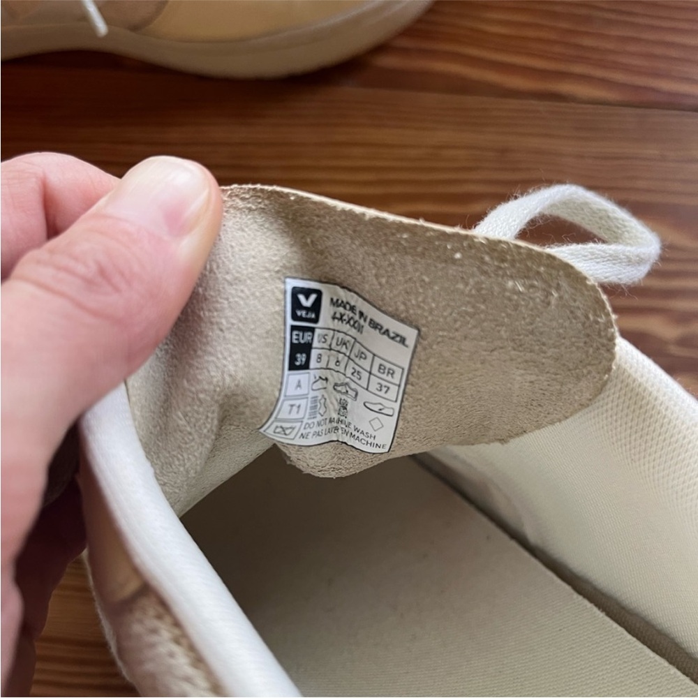 Veja V-10 J-Mesh Jute White
Sneakers - Size 8 - Picture 2 of 5